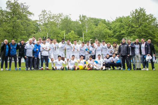 Der Partnerverein von Anpfiff ins Leben, die U19 des FC-Astoria Walldorf, schafft den Klassenerhalt in der A-Junioren-Bundesliga.