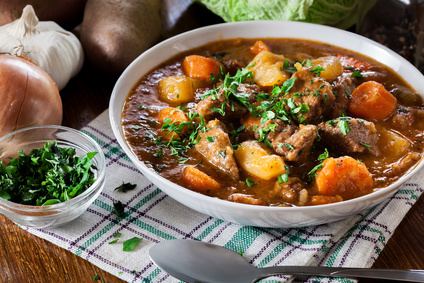 Irish stew made with beef, potatoes, carrots and herbs © Sławomir Fajer (Fotolia_191989738_XS)